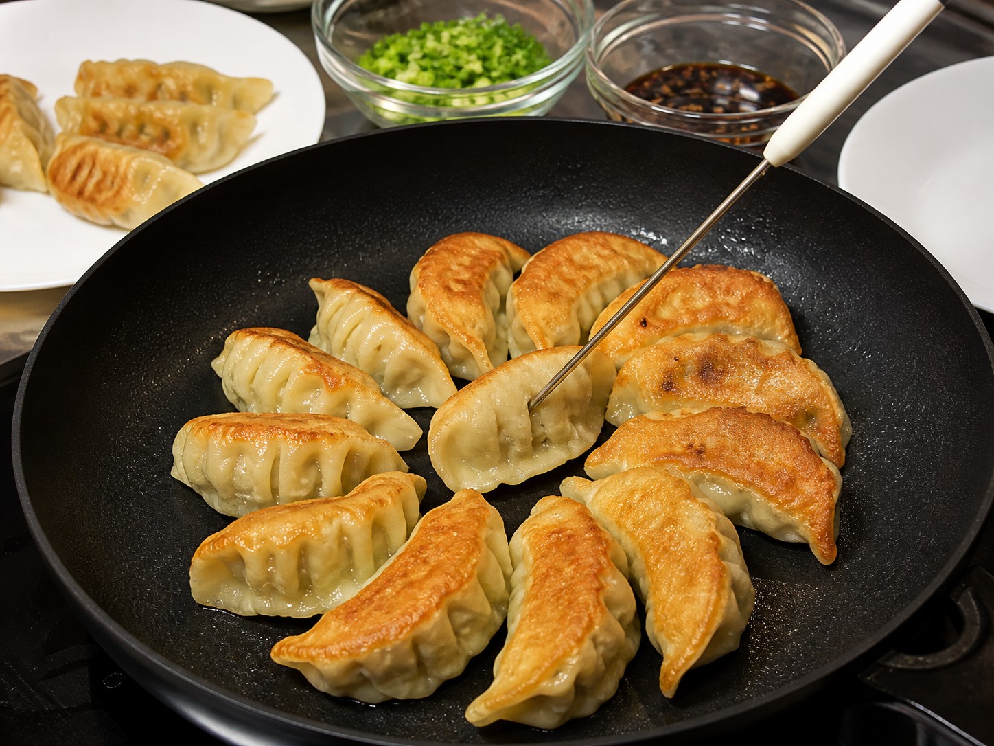 日式煎餃：收乾煎脆