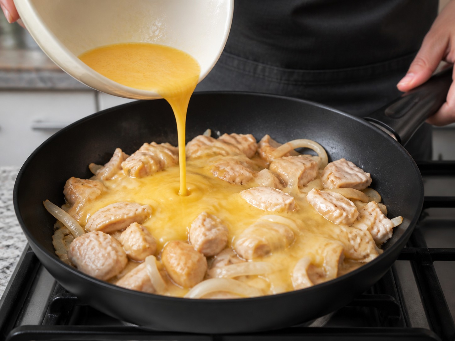 日式親子丼：第一層蛋液