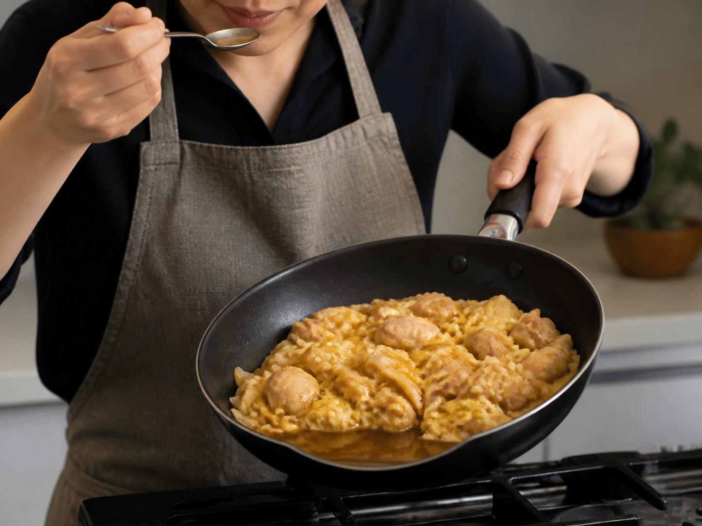 日式親子丼：檢查汁量