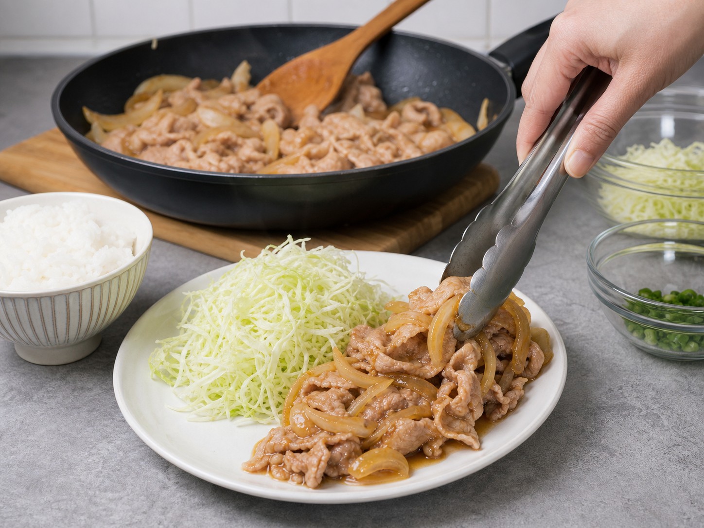 日式薑汁燒豬肉：配椰菜及白飯