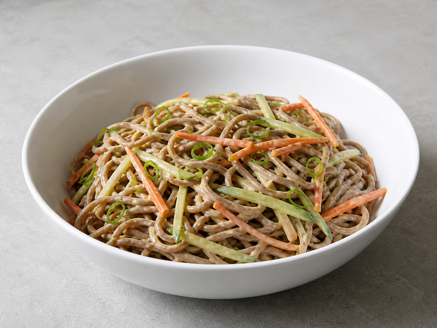 日式麻醬蕎麥麵沙律 — 加蔥上桌