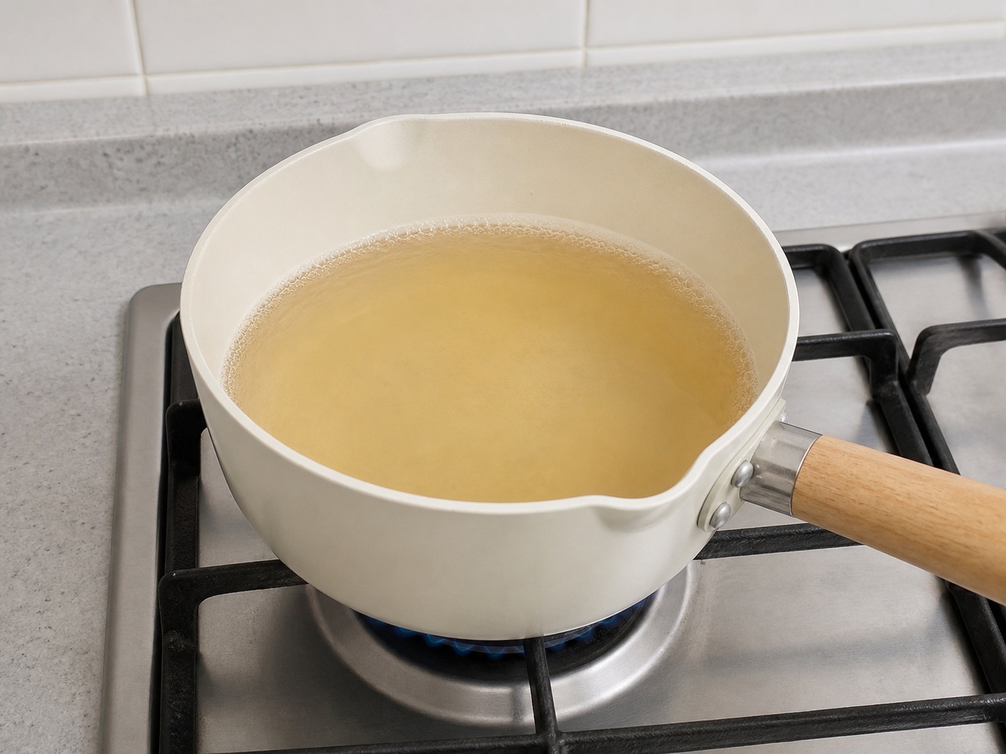 Sup Miso Tahu dan Wakame ala Jepang: Panaskan dashi