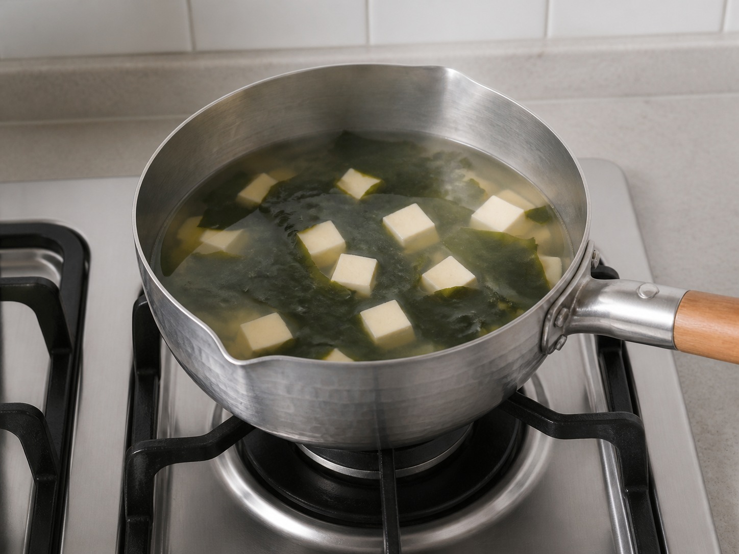 Sup Miso Tahu dan Wakame ala Jepang: Matikan api