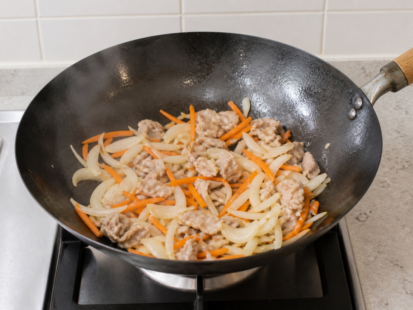 Yakisoba ala Jepang: Tumis bawang dan wortel