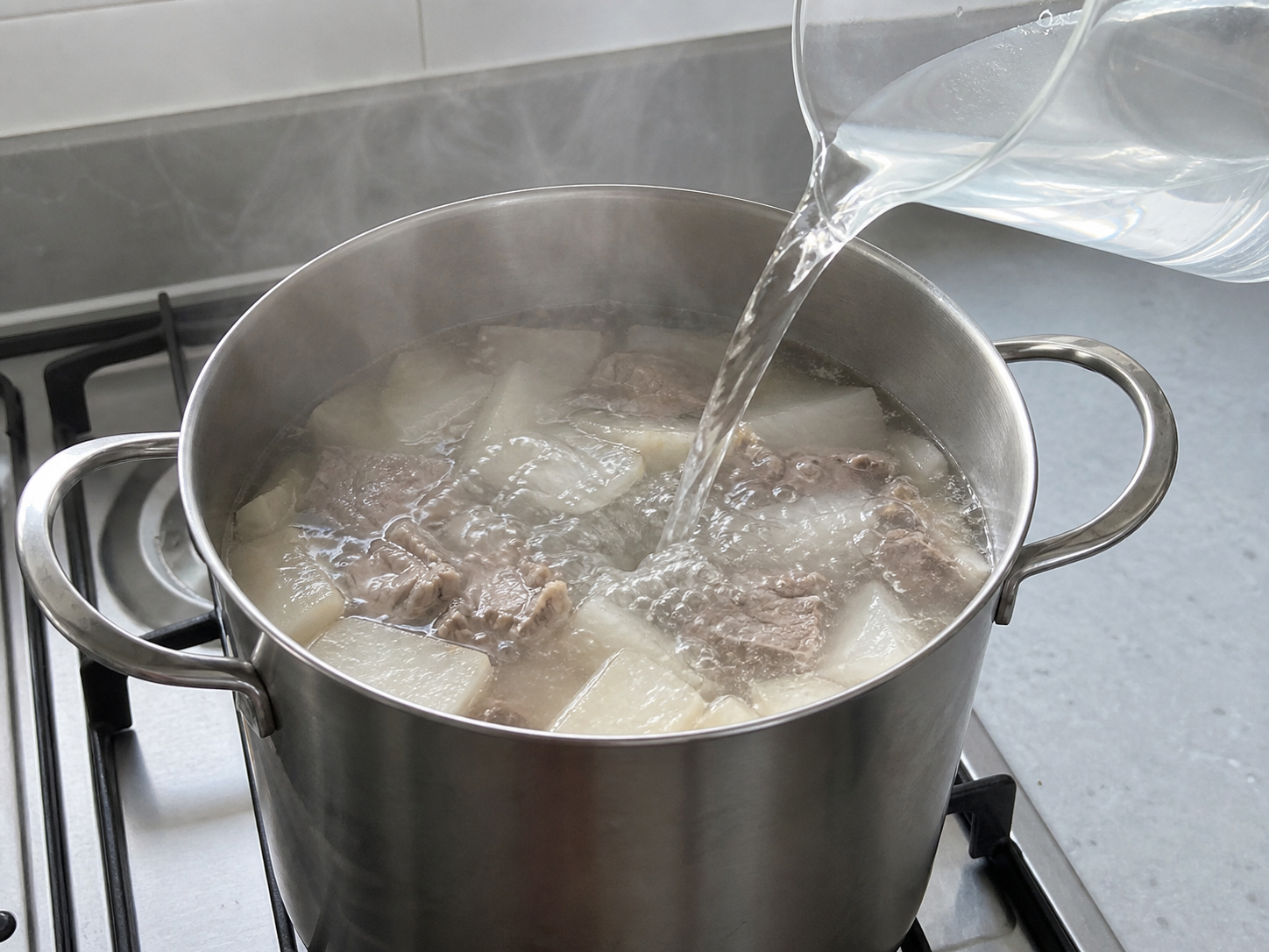 Korean Beef at Radish Soup — Magdagdag ng tubig at pakuluin
