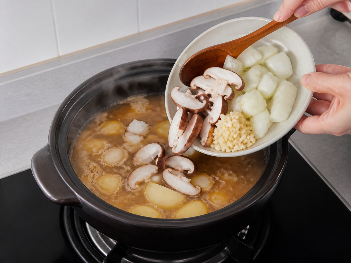 Sup Pasta Kedelai Korea dengan Tahu dan Sayuran: Masukkan bawang dan jamur