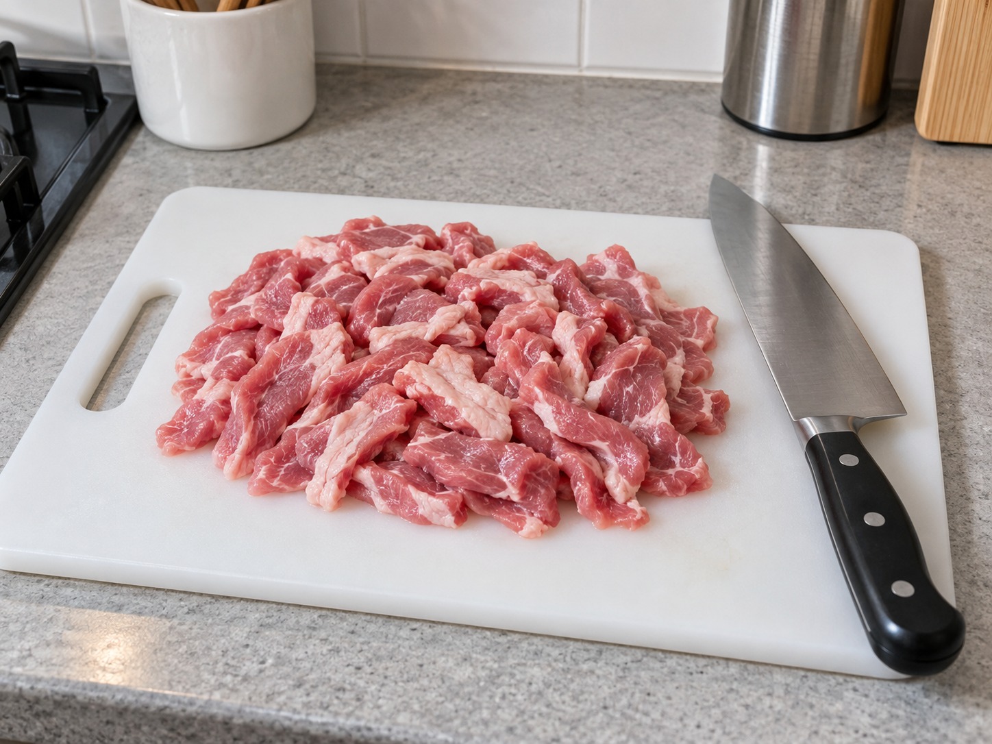 韓式泡菜豬肉拌豆腐 — 豬肉另板切短片，洗手及清潔器具