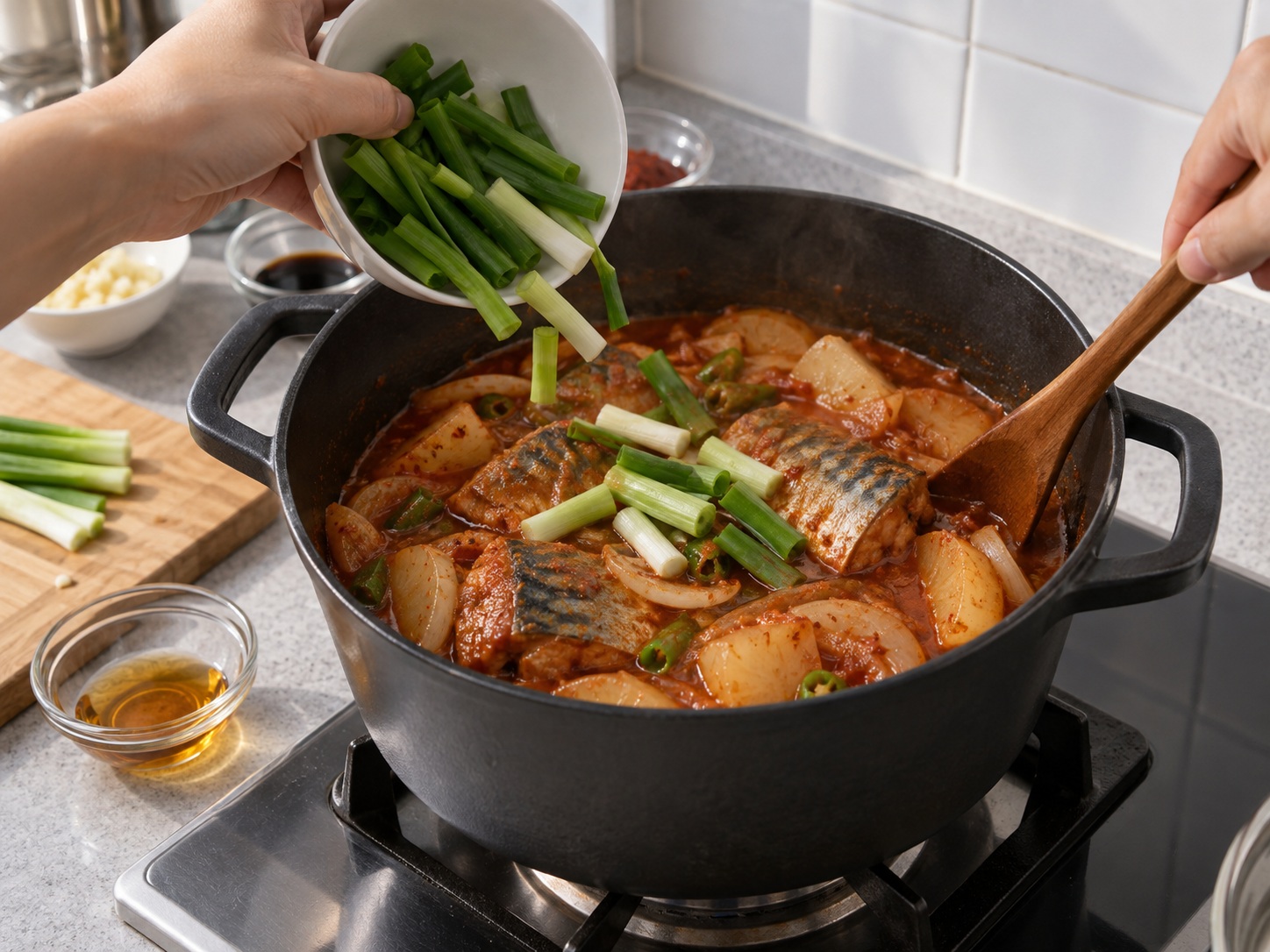 韓式辣炆鯖魚蘿蔔 — 加入蔥