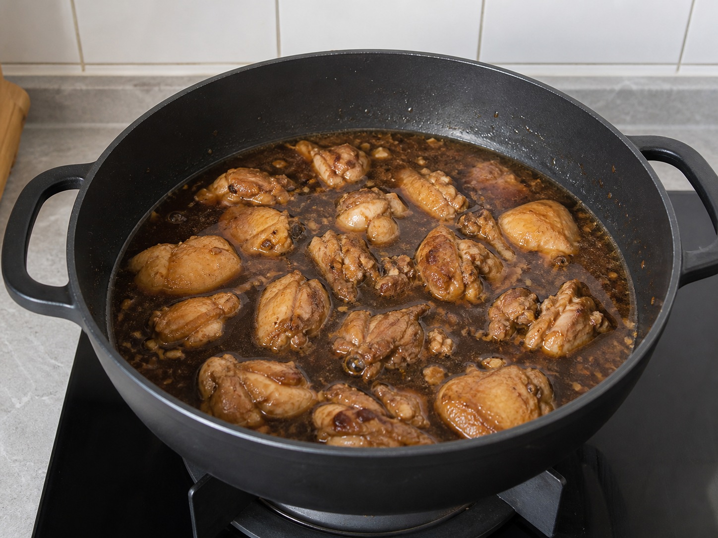 Jjimdak Ayam Kecap Korea: Masukkan saus dan air