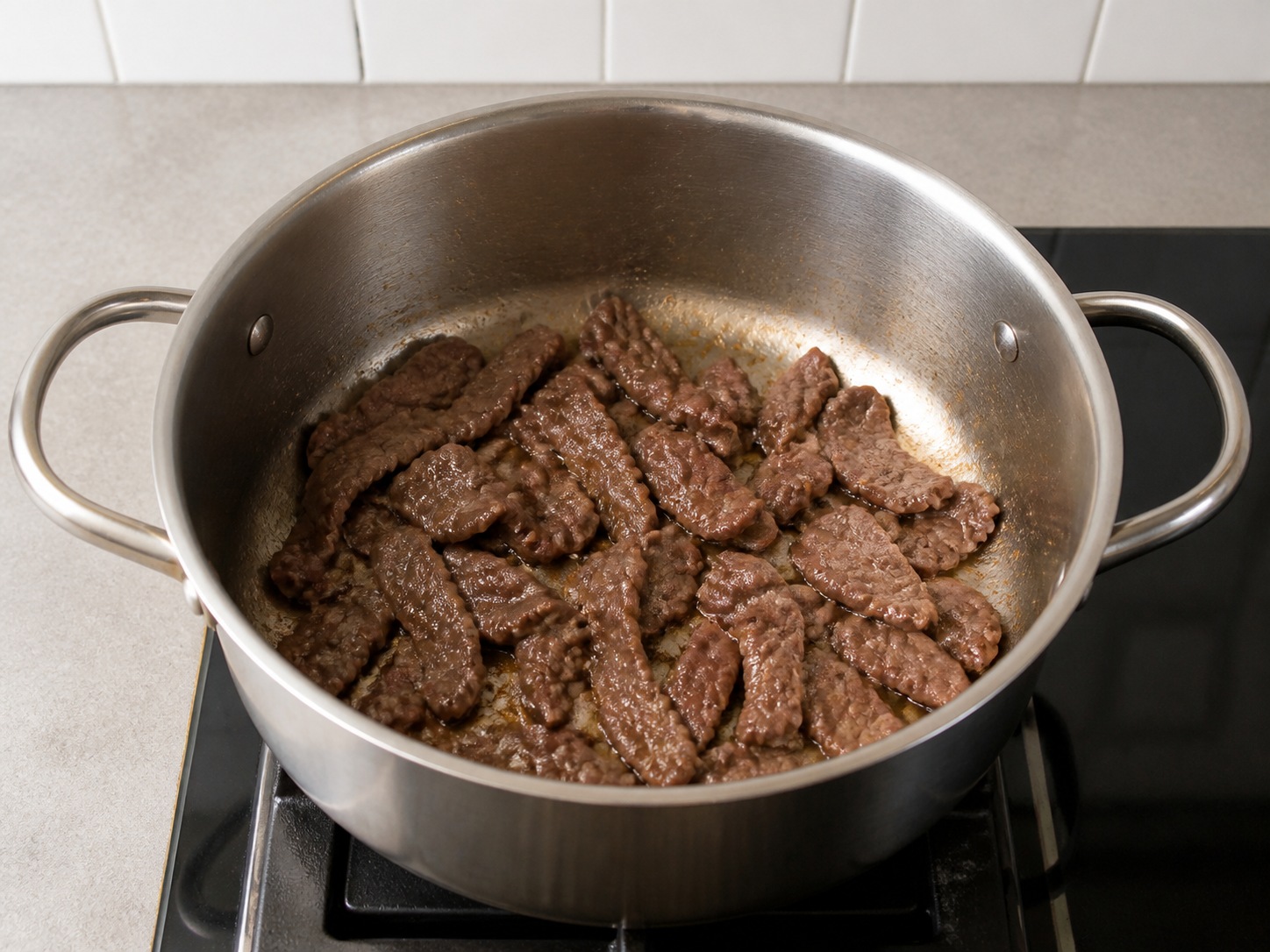 韓式牛肉海帶湯: 炒香牛肉