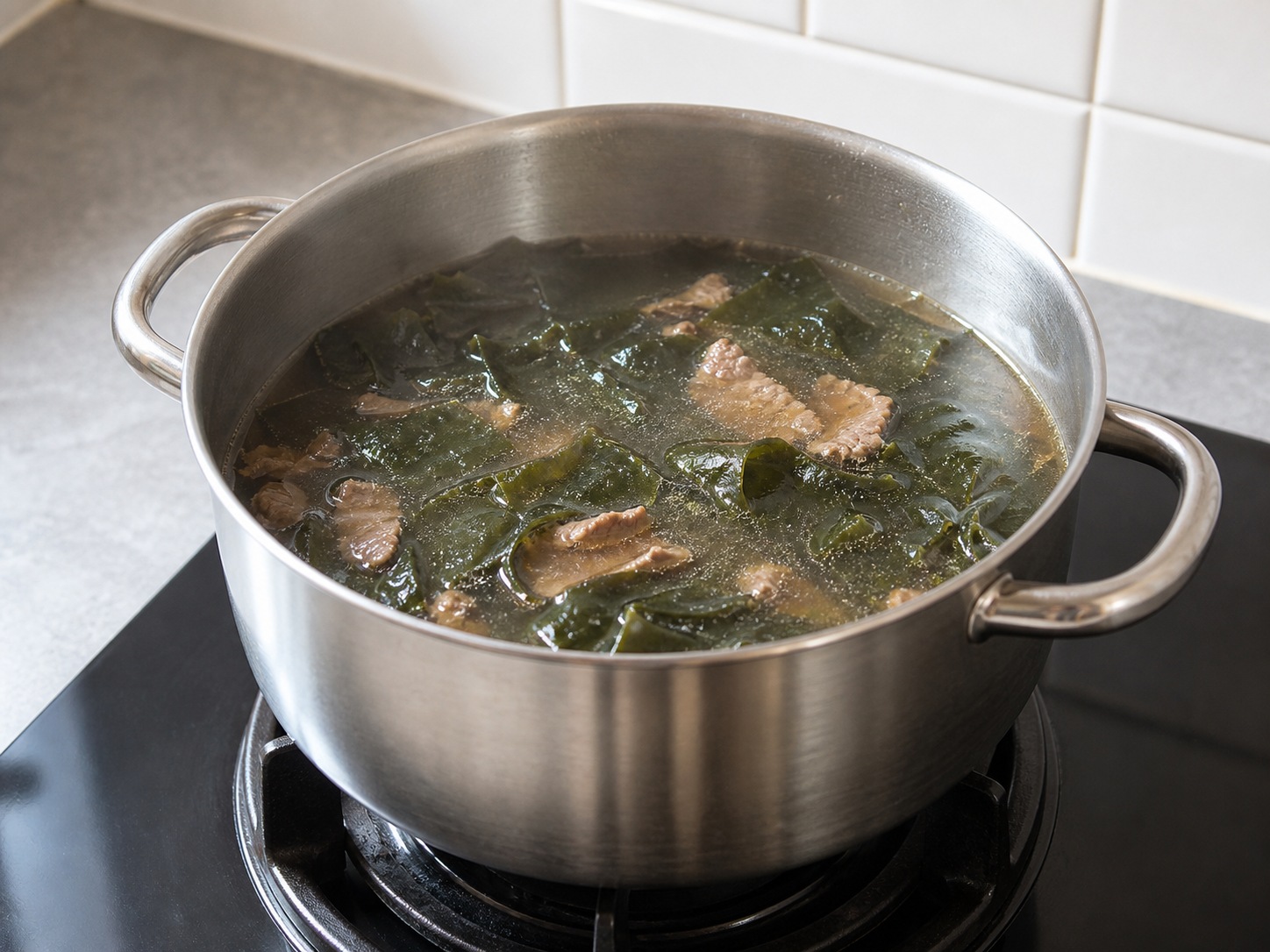 韓式牛肉海帶湯: 慢煮海帶湯