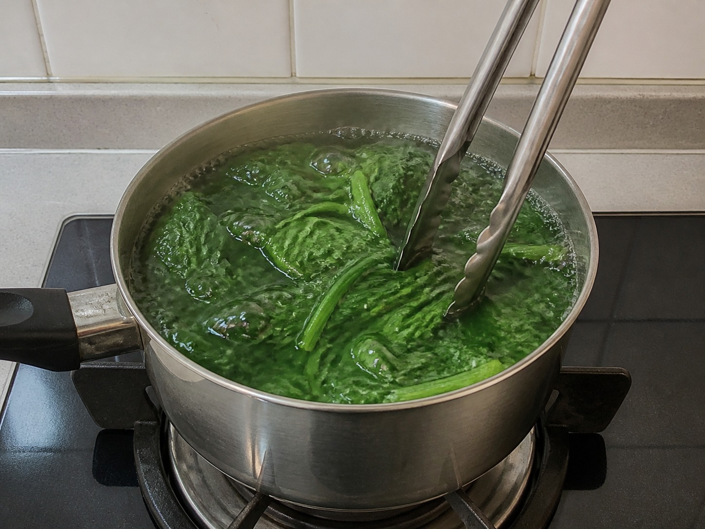 Korean Seasoned Spinach — Submerge leaves
