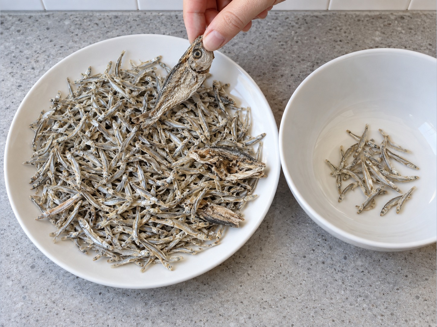 韓式甜醬炒小魚乾 — 挑走異物及過大硬身魚乾，保留細小完整魚乾