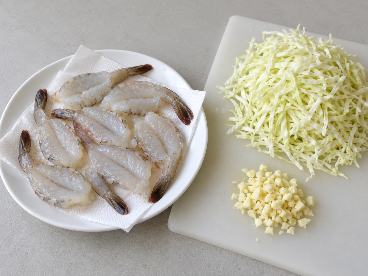 Mi Hokkien Malaysia — 2. Periksa dan bersihkan udang lalu keringkan