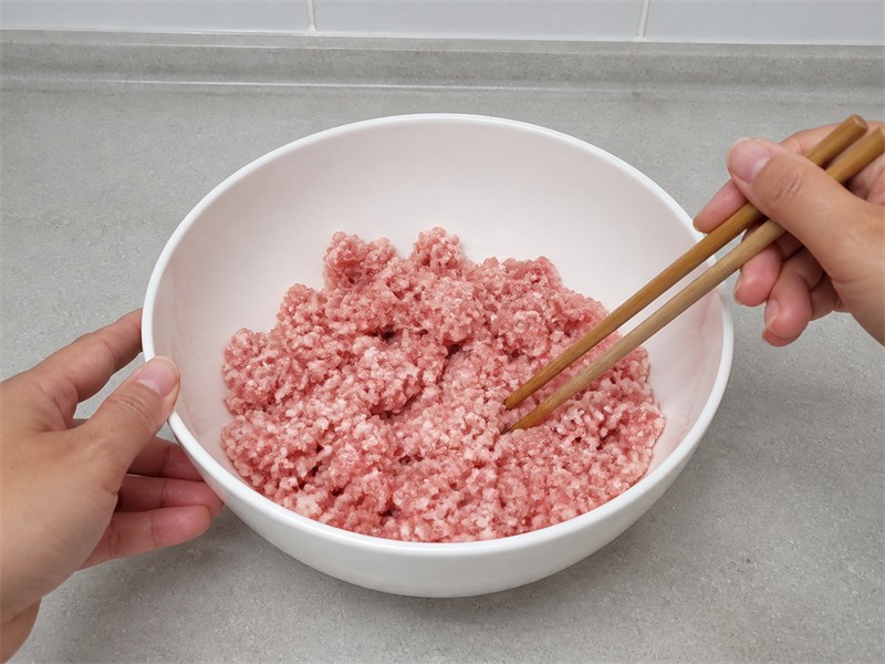 肉碎蒸豆腐:準備肉碎