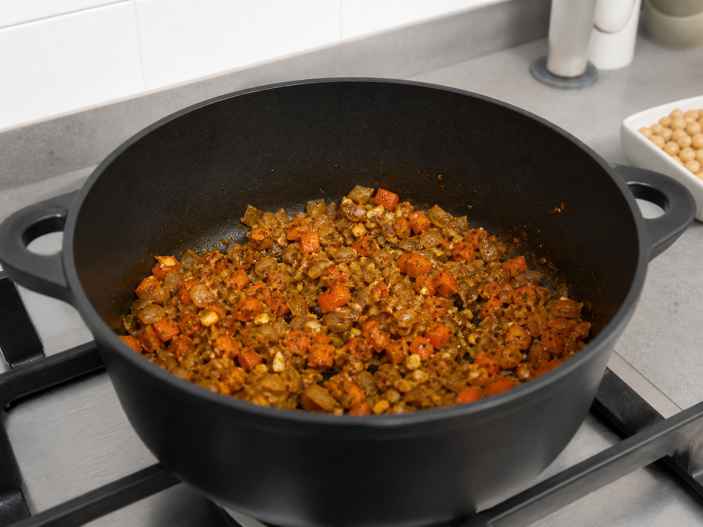 摩洛哥式羊肉鷹嘴豆燴鍋 — 炒香料