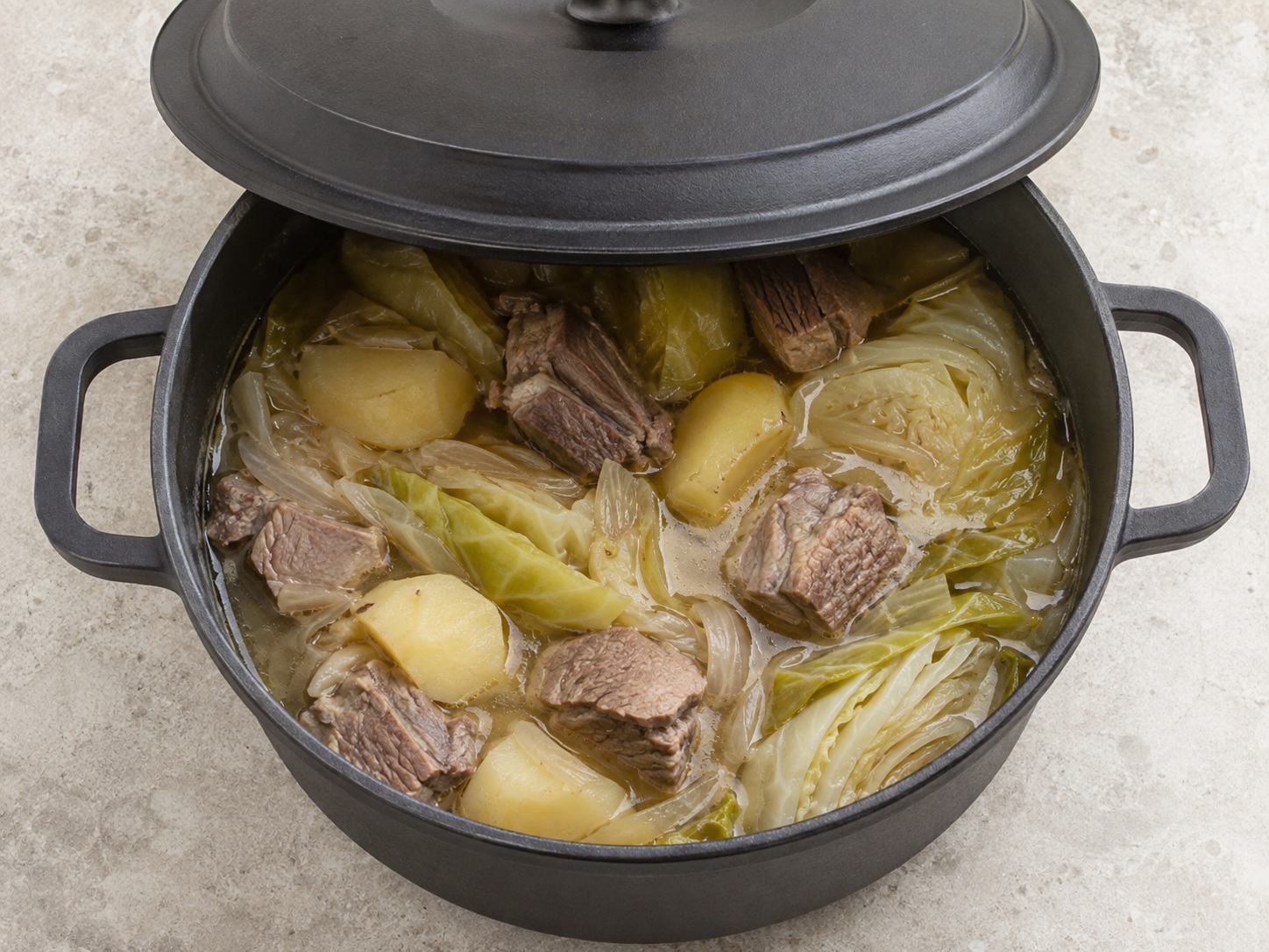 慢煮至羊肉軟腍: 慢煮至羊肉軟腍。按本食譜所列份量和次序操作；確認畫面所示食材狀態後才進入下一步。