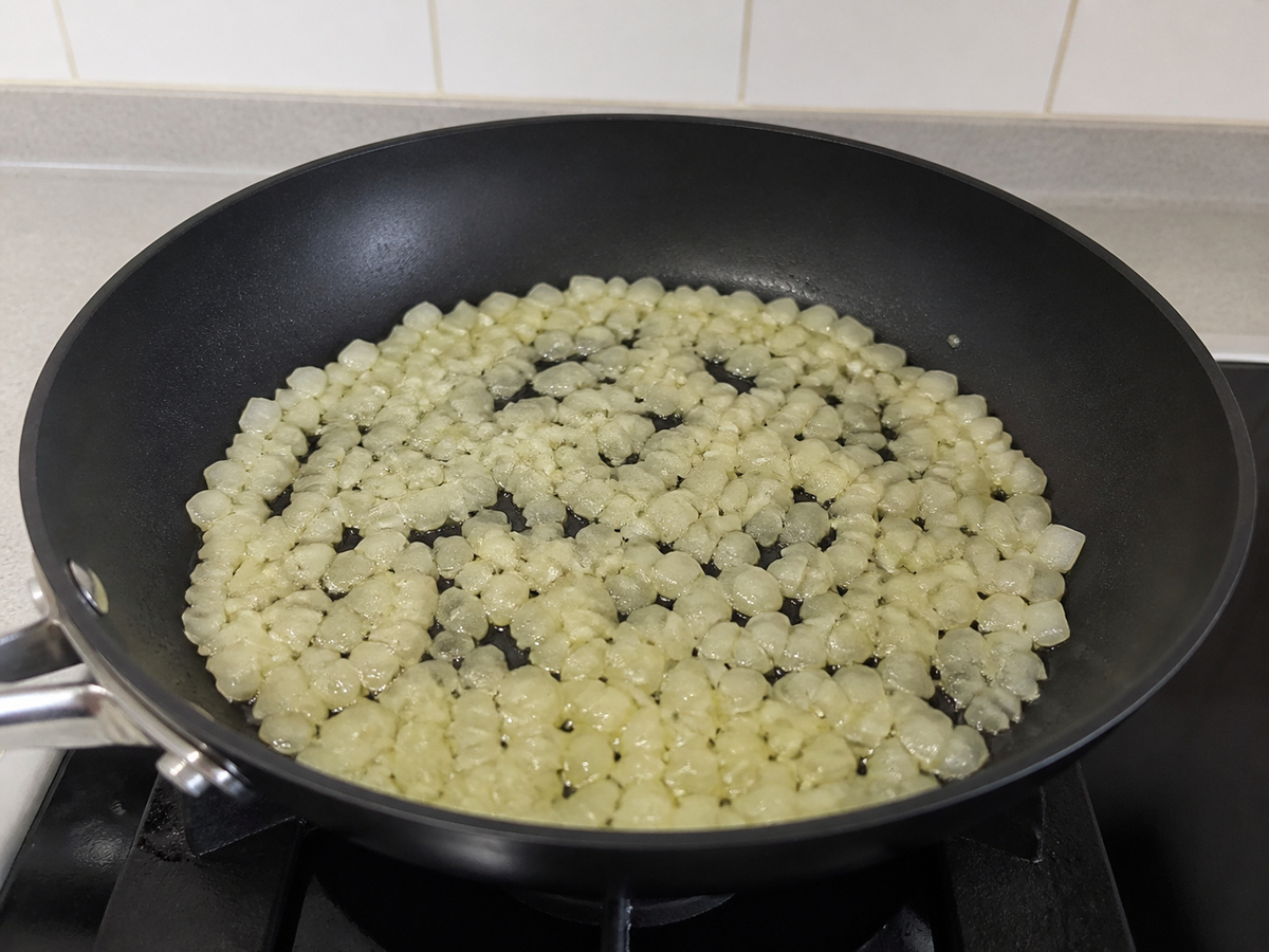 Gnocchi Tomat dan Bayam Satu Wajan: Tumis