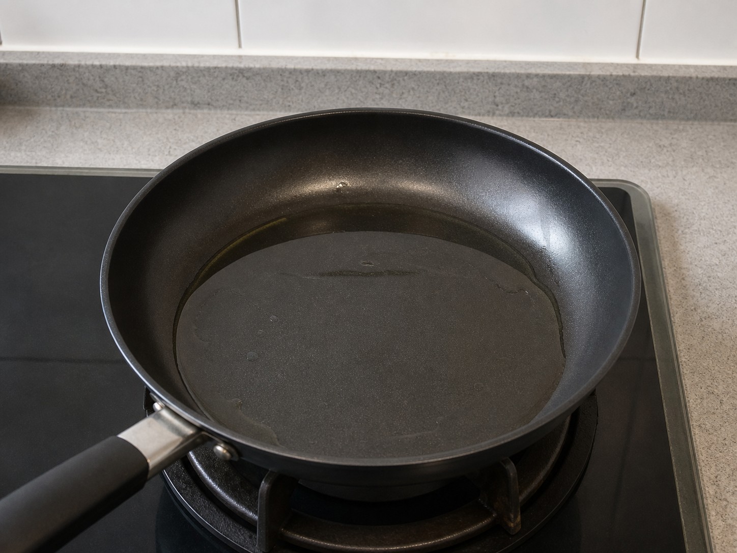 Tahu Telur Goreng dengan Aneka Jamur — langkah 6: Panaskan wajan