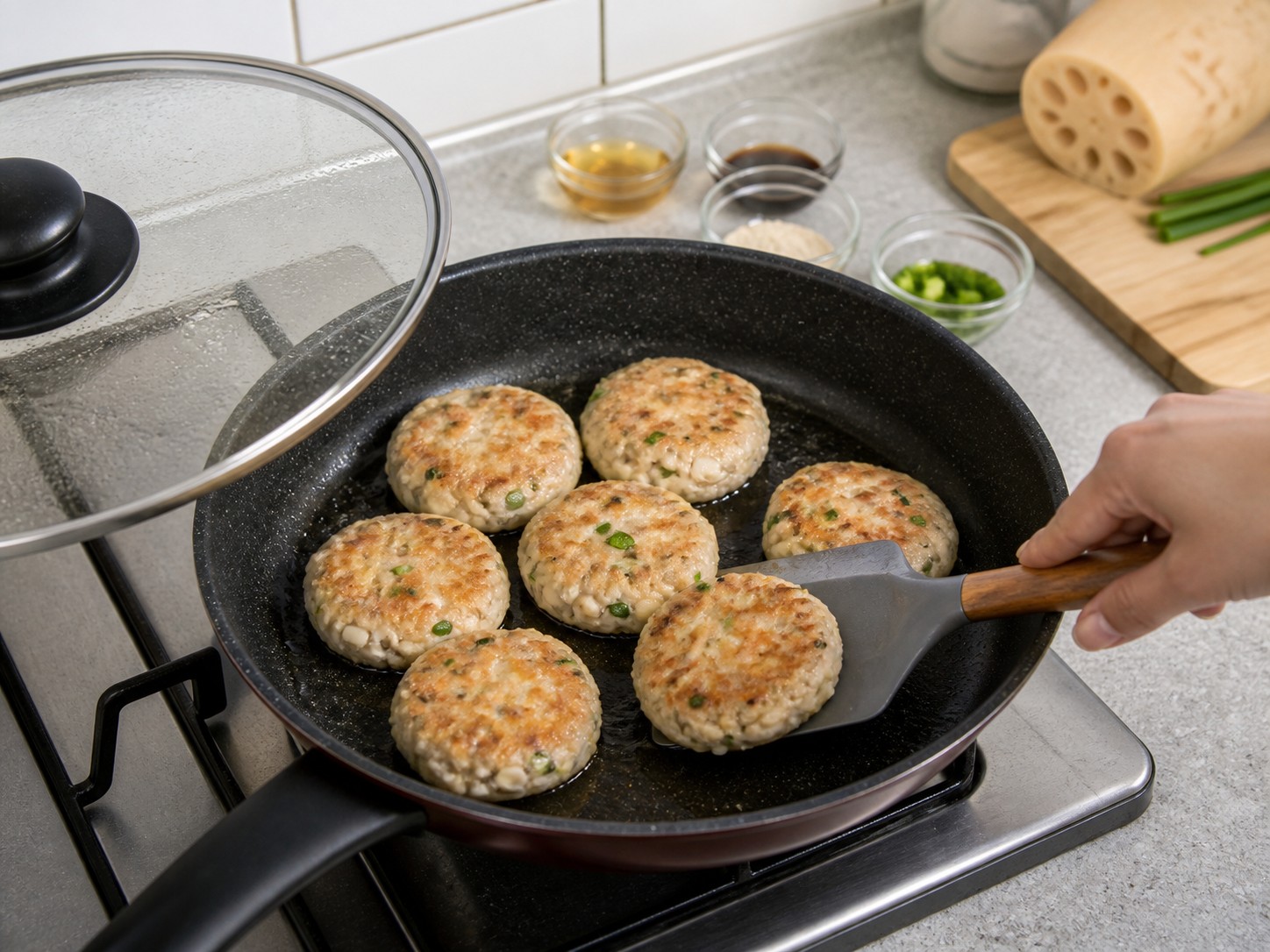 Perkedel Babi Akar Teratai Goreng — Balik dan masak matang