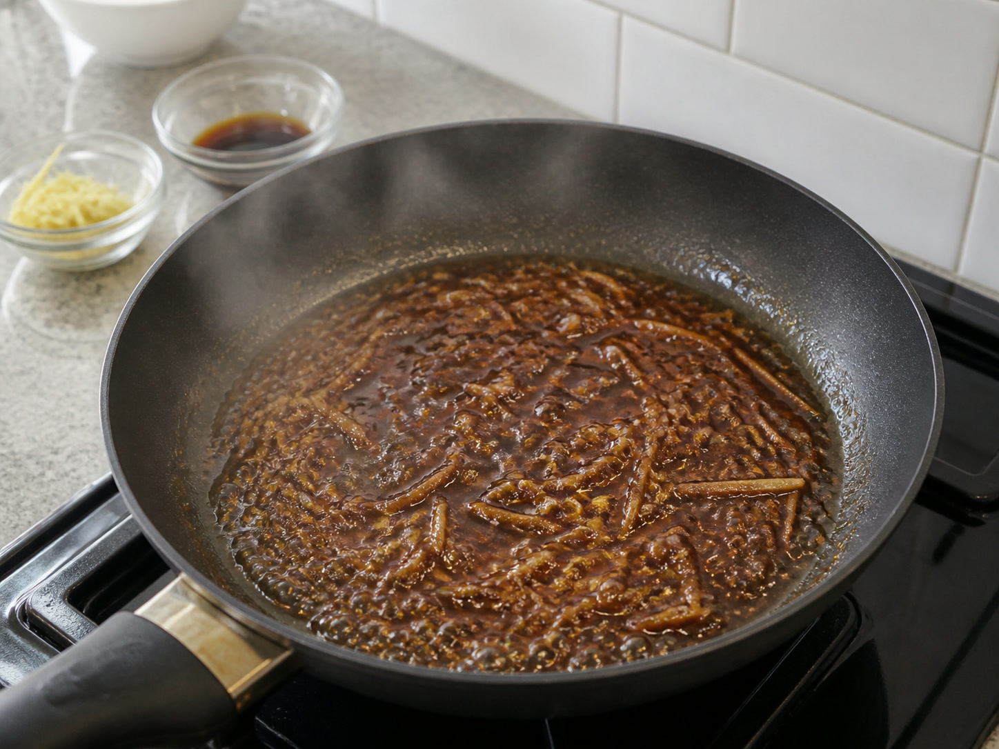 薑汁豉油香煎鯖魚: 收豉油汁