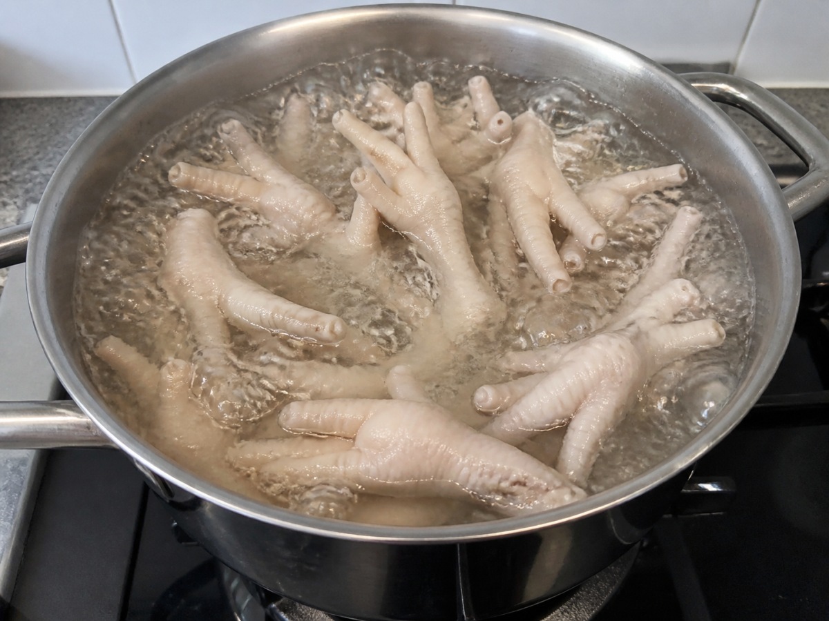 木瓜花生雞腳湯: 再次煮滾