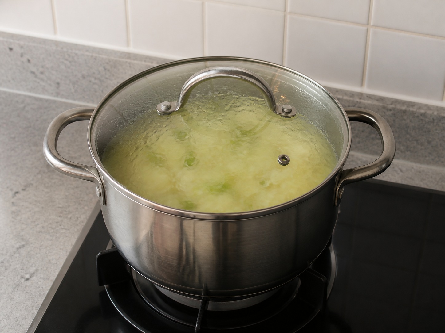 薯仔大蔥濃湯: 煮至薯仔軟