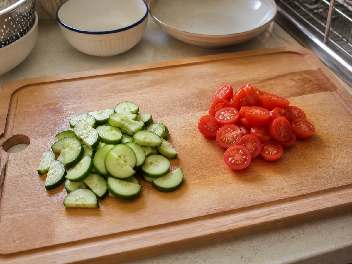 Salad Udang Alpukat Sitrus: Potong bahan