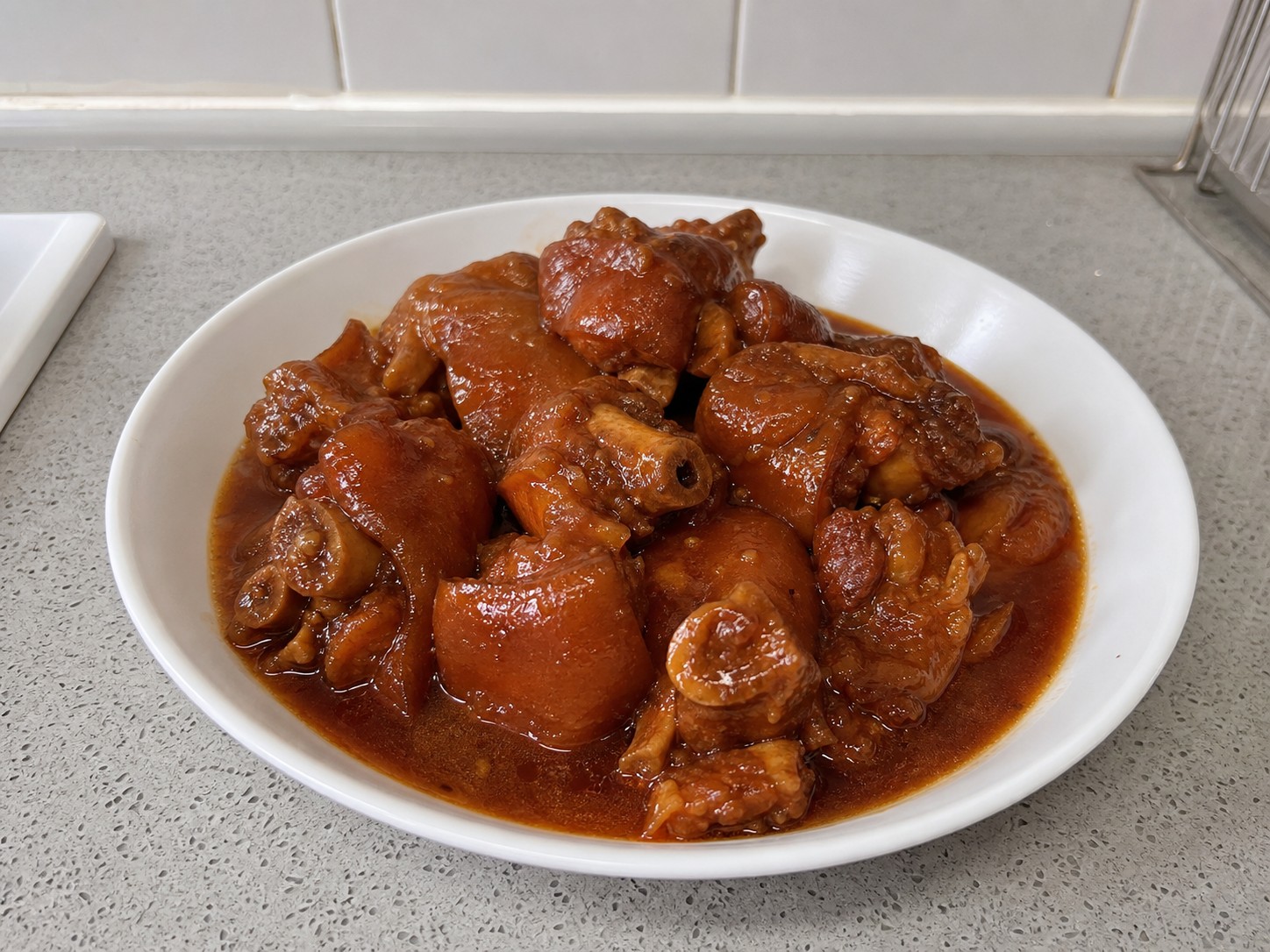 南乳炆豬手 Braised Pork Knuckle with Red Fermented Beancurd