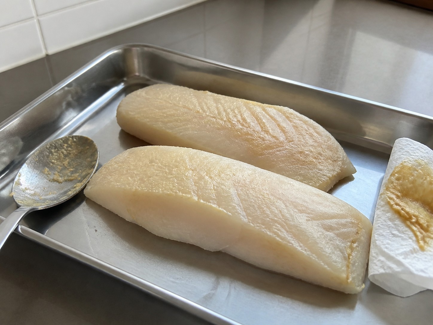 比目魚西京燒：刮除及擦走味噌