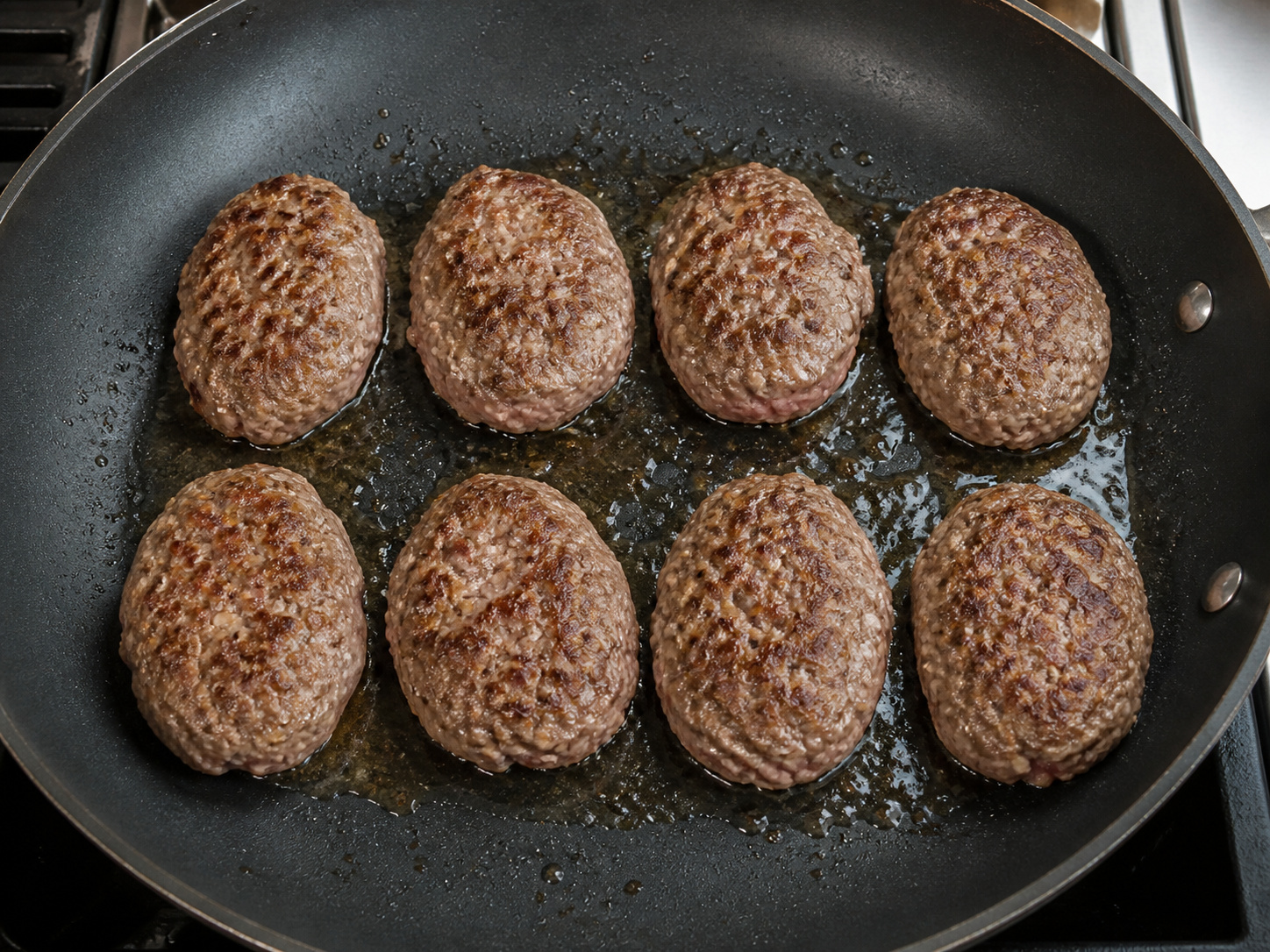 洋蔥汁梳士巴利牛肉扒 — 煎第一面