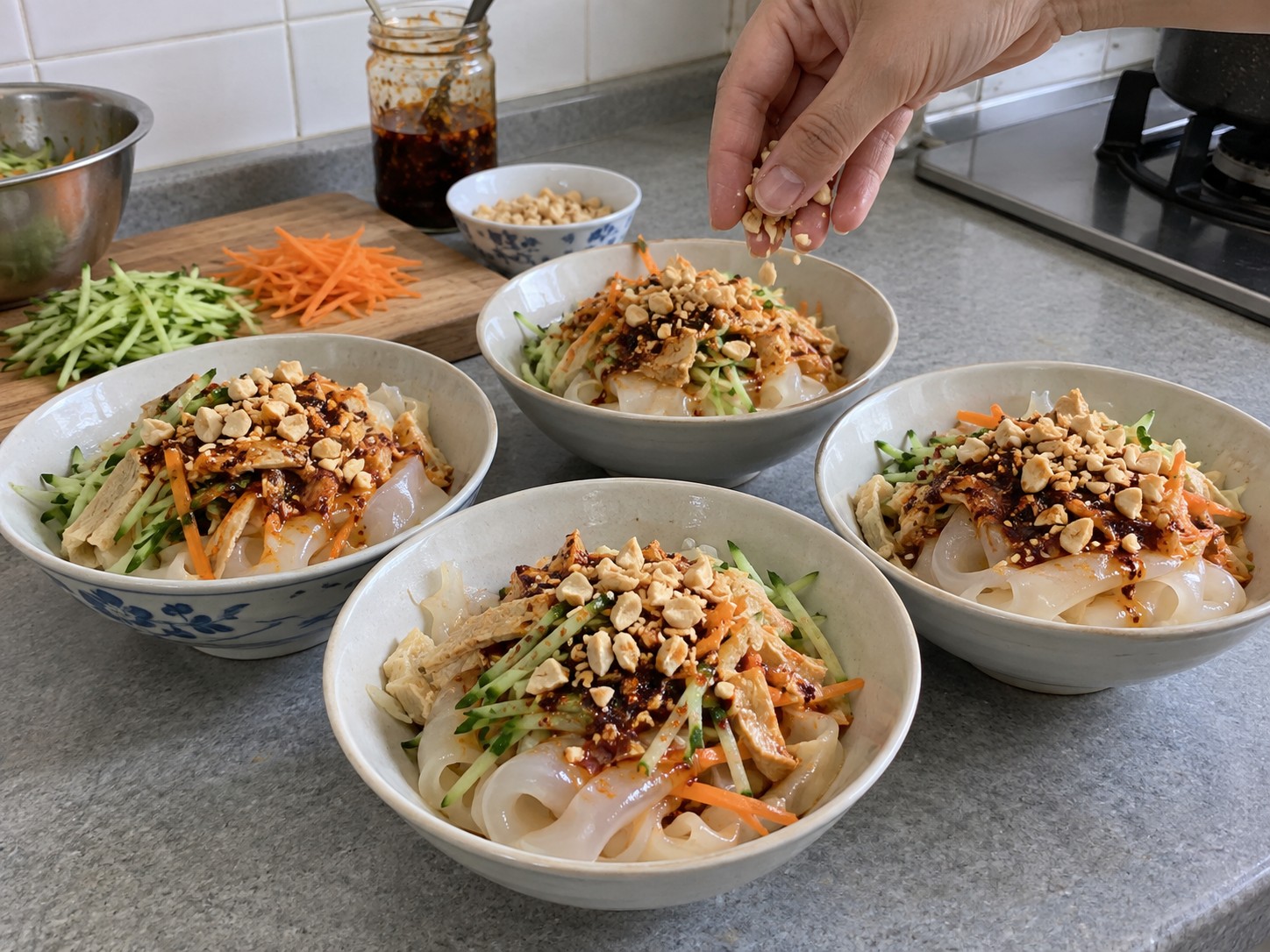 陝西涼皮 — 12. 分入四個碗，撒上花生，趁涼即食。