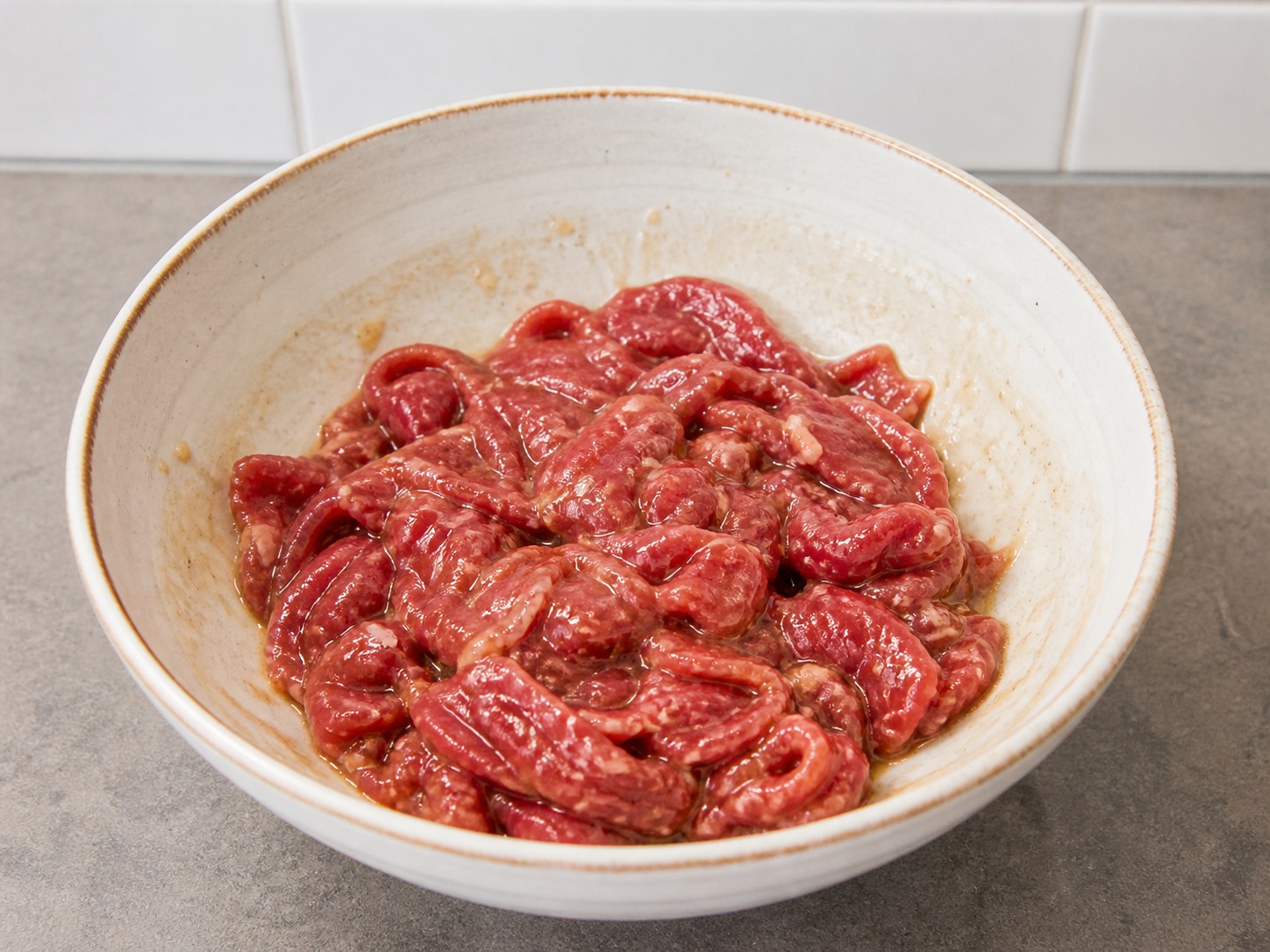 四川水煮牛肉：醃牛肉