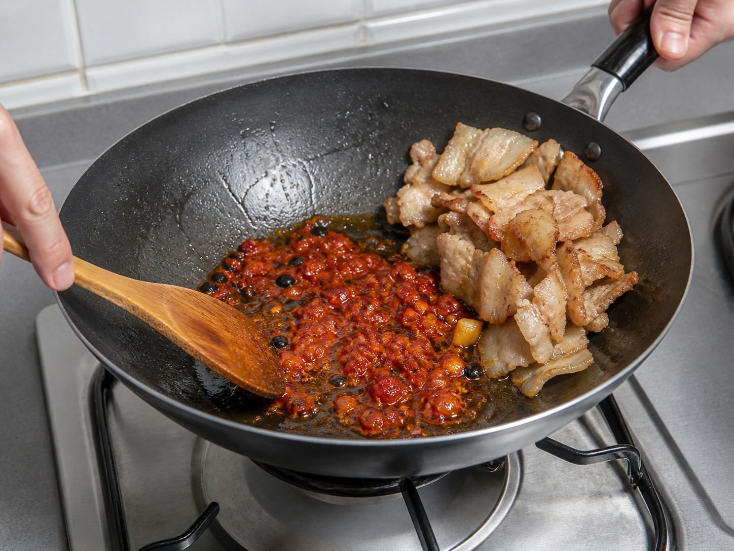 四川回鍋肉:炒豆瓣醬豆豉