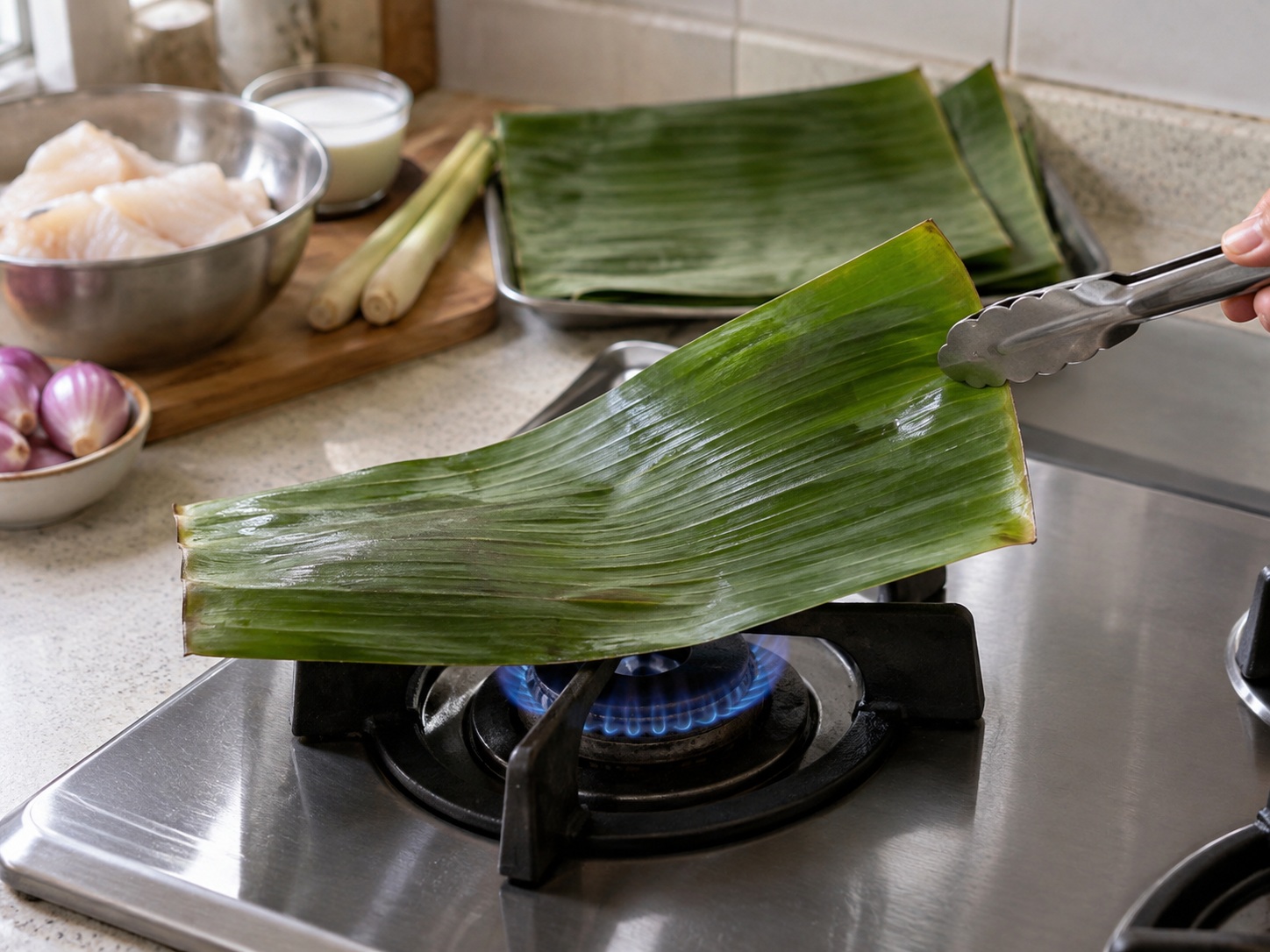 Otah Ikan Singapura — Lenturkan daun pisang