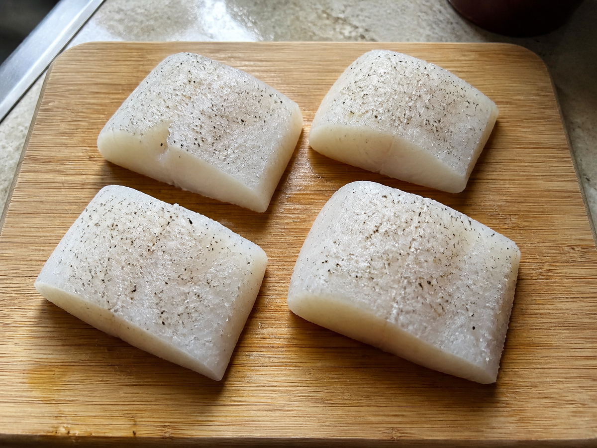 西班牙式鷹嘴豆甜椒焗白身魚: 調味