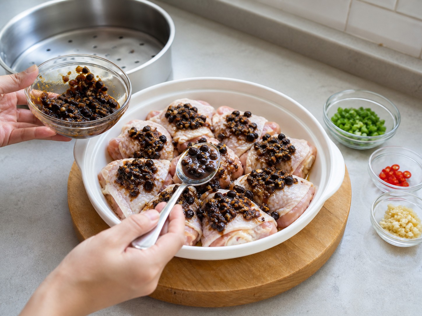豉汁蒸雞腿肉 — 淋上餘下豆豉汁