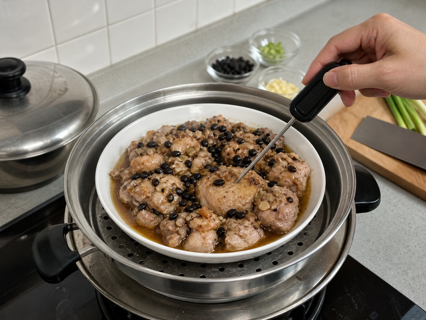 豉汁蒸雞腿肉 — 檢查雞肉熟度