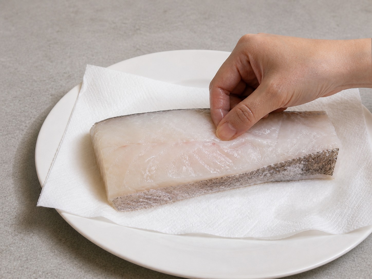 豆豉豆腐蒸鱈魚 — 步驟 1: 解凍檢查鱈魚