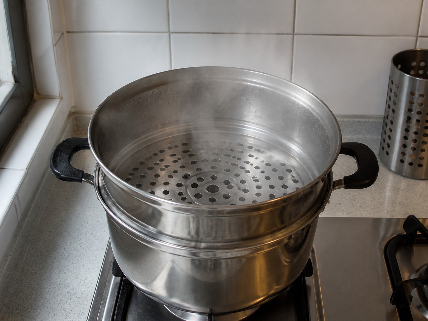 豆豉豆腐蒸鱈魚 — 步驟 7: 預熱蒸鍋