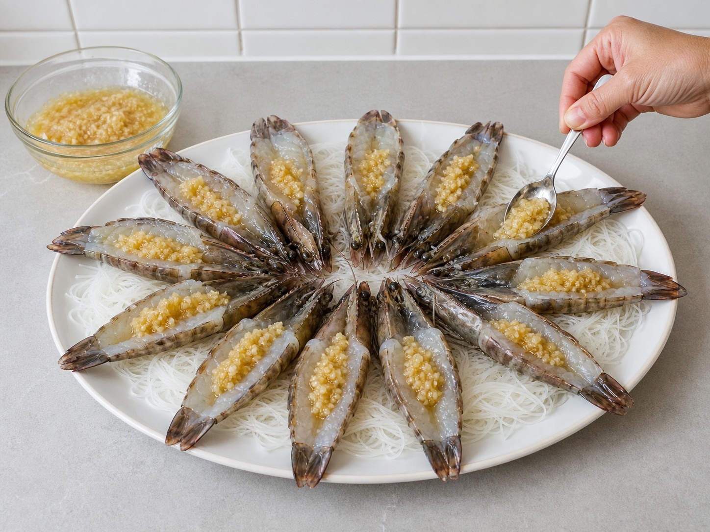 Steamed Split Prawns with Garlic and Vermicelli — step 10