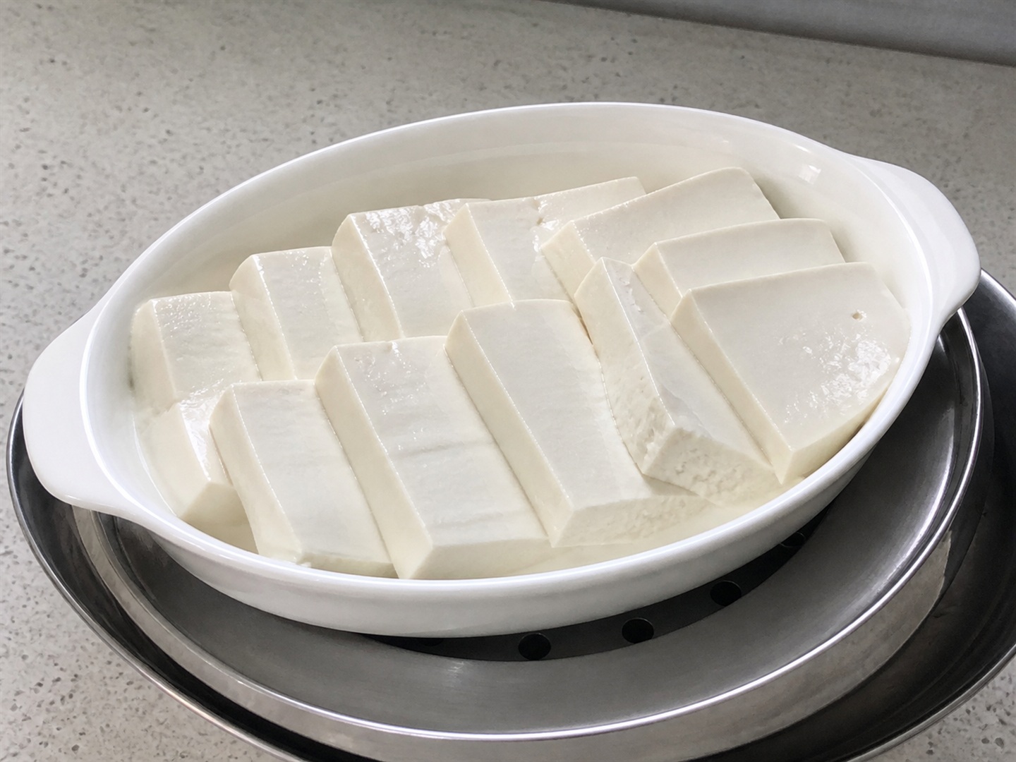 豆豉鯪魚蒸豆腐 — 切豆腐