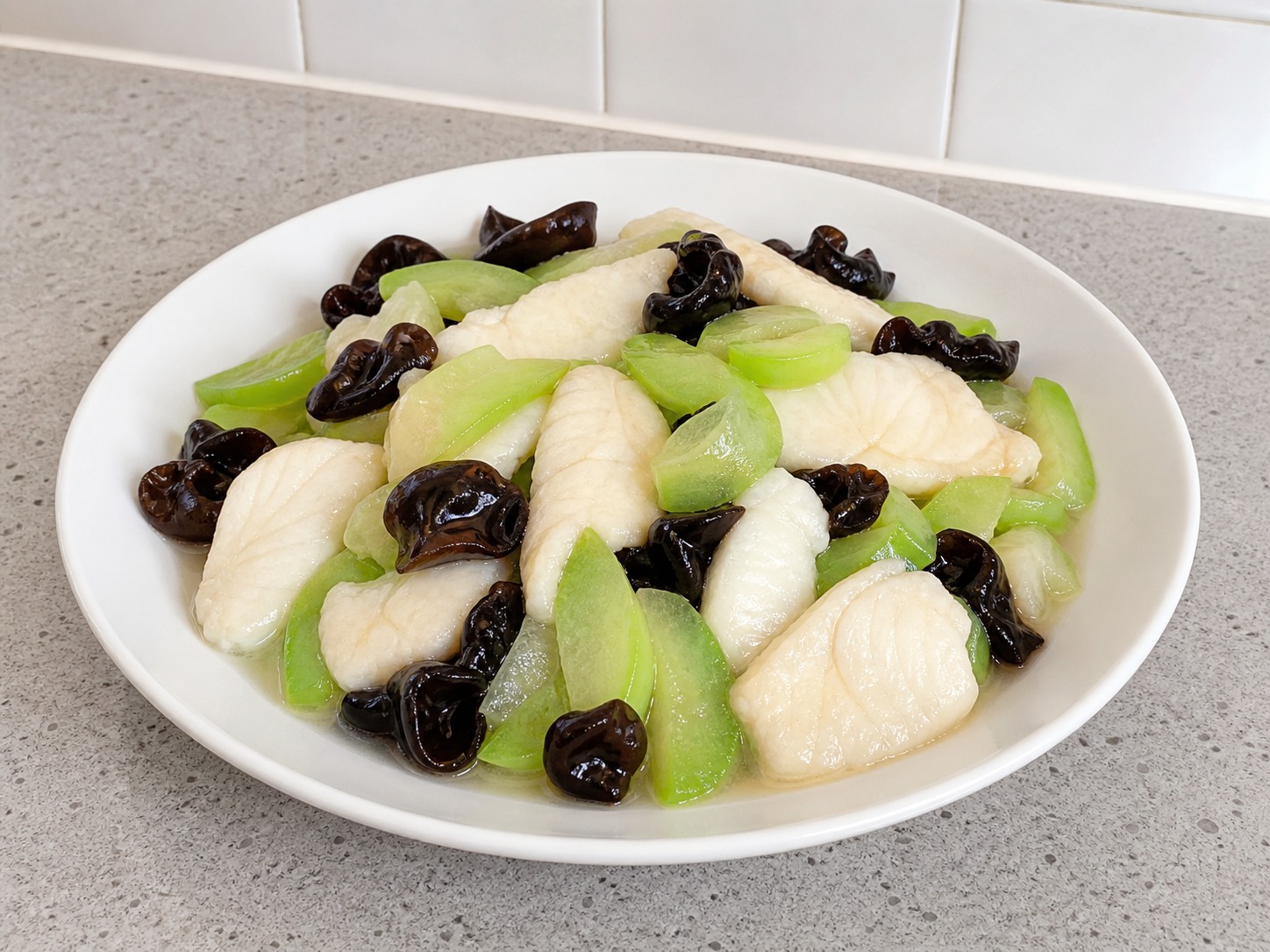 勝瓜雲耳炒魚片 Stir-fried Fish Fillet with Luffa and Black Fungus