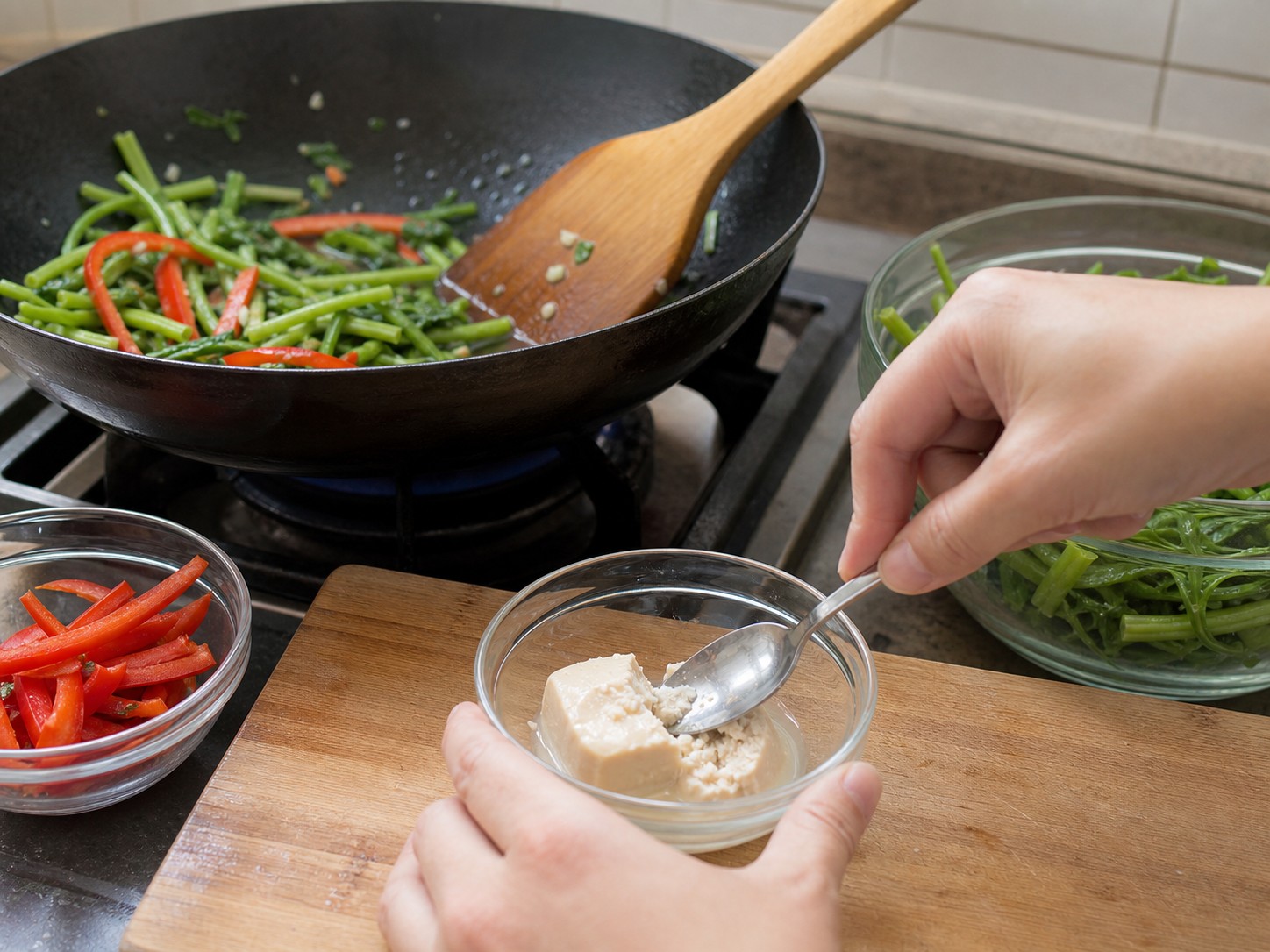 Stir-fried Water Spinach with Fermented Beancurd and Red Pepper — step 6
