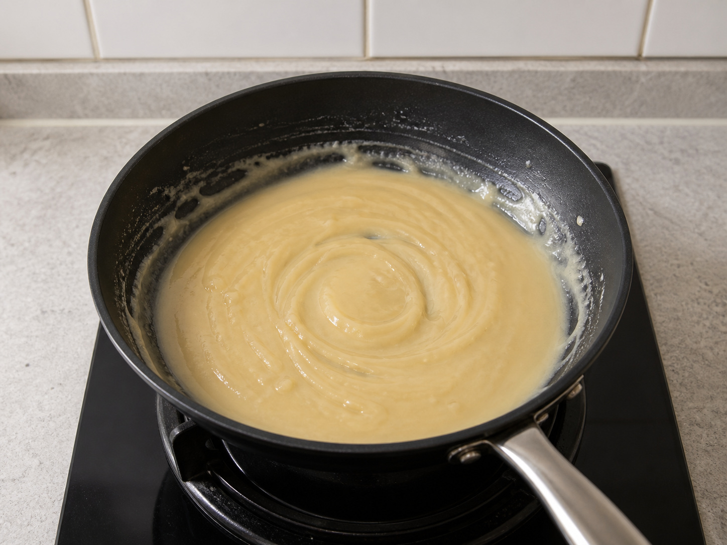 Bola Daging Babi ala Swedia dengan Saus Krim Ringan: Buat roux