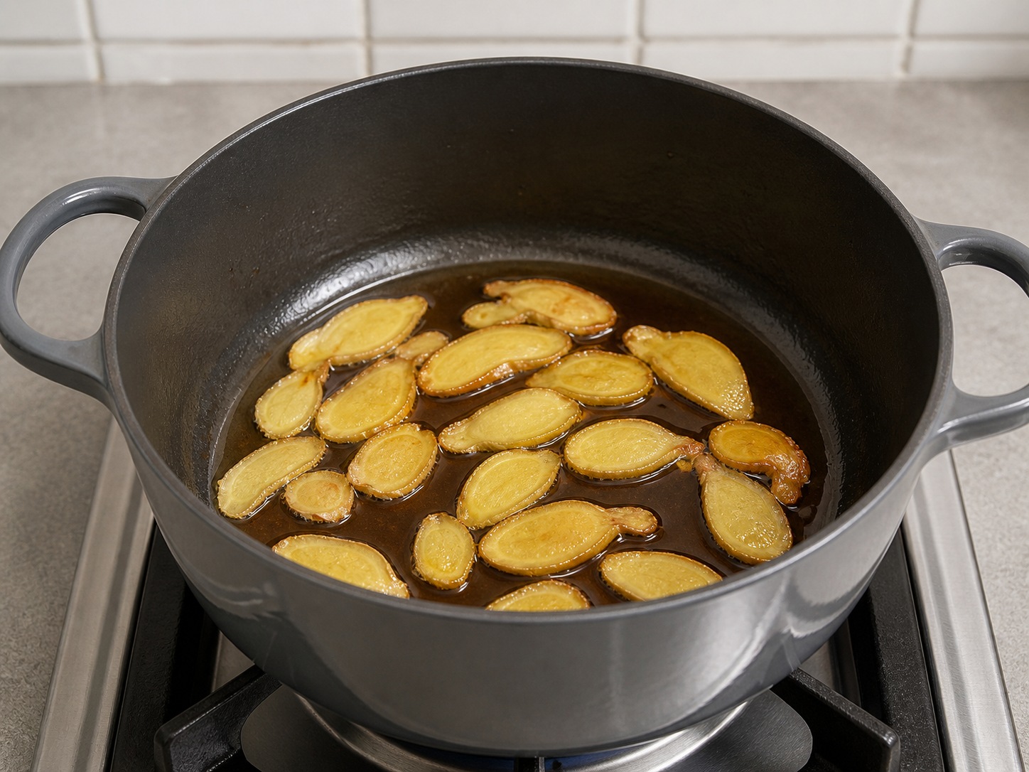 Sup Ayam Minyak Wijen ala Taiwan: Tumis jahe dalam minyak wijen