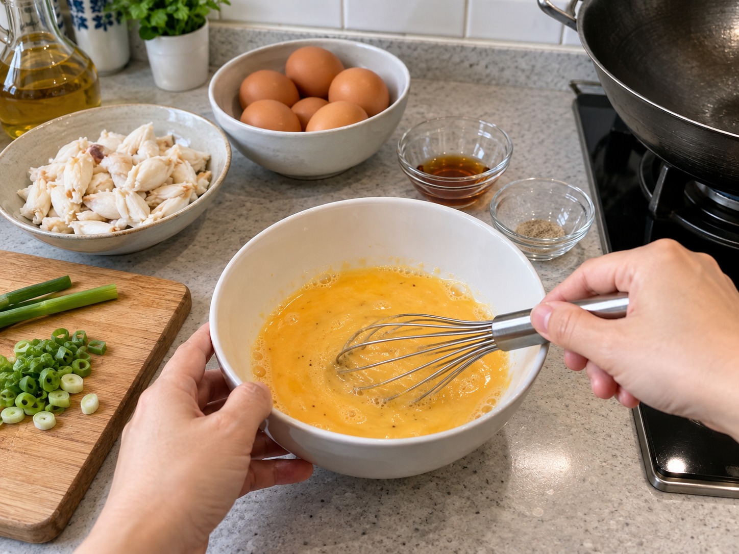 Thai Omelette na may Alimango — Batihin ang itlog na may patis at puting paminta nang hindi sobrang mabula