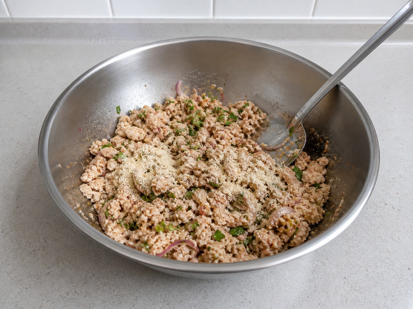 Larb Ayam Thailand — Tambah bubuk beras