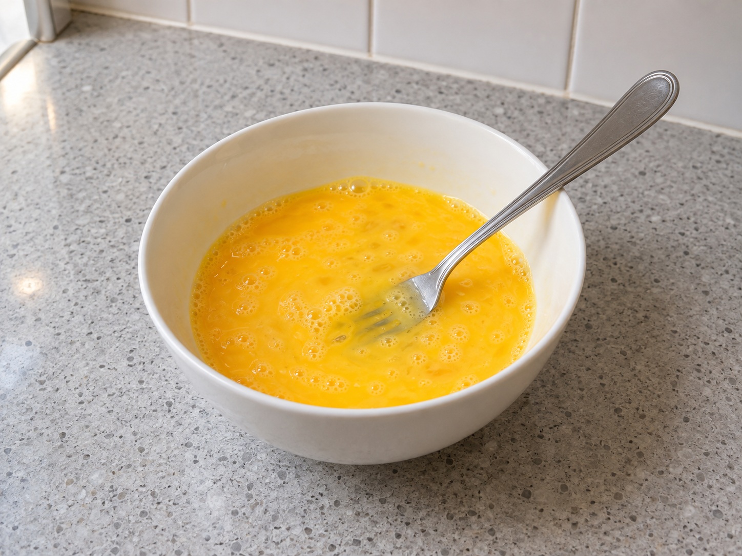 Pad Woon Sen Telur dan Sayur Thailand — Kocok telur