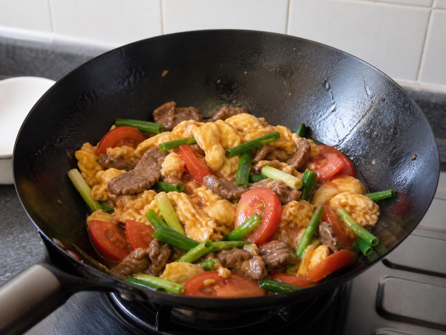 鮮茄滑蛋牛肉：拌回滑蛋上碟